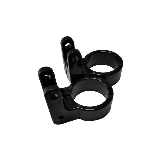 Czarny, wykonany na zam&oacute;wienie, precyzyjnie formowany wtryskowo pierścień zaciskowy amortyzatora z HDPE